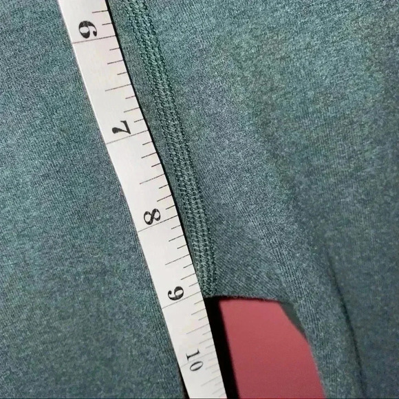 Lululemon high waisted Crop pants - Picture 3 of 8